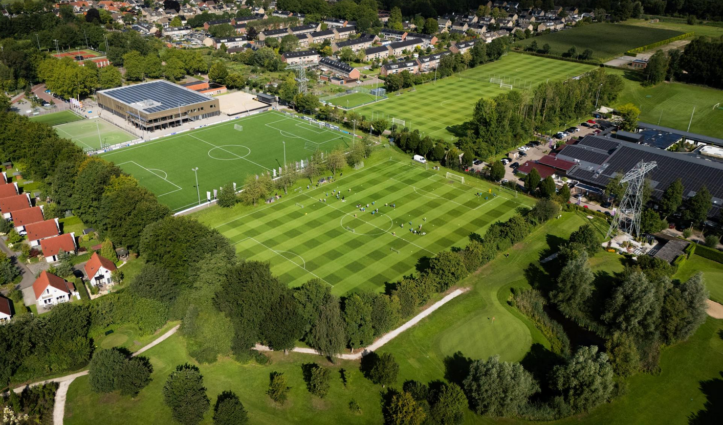 Voetbalvelden voetbal trainingskamp sporthotel Aparthotel Delden