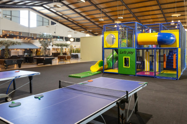 Kindvriendelijk spelterras in hotel Aparthotel Delden - Hof van Twente