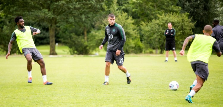 Voetbal trainingskamp in Aparthotel Delden, hof van Twente, Nederland