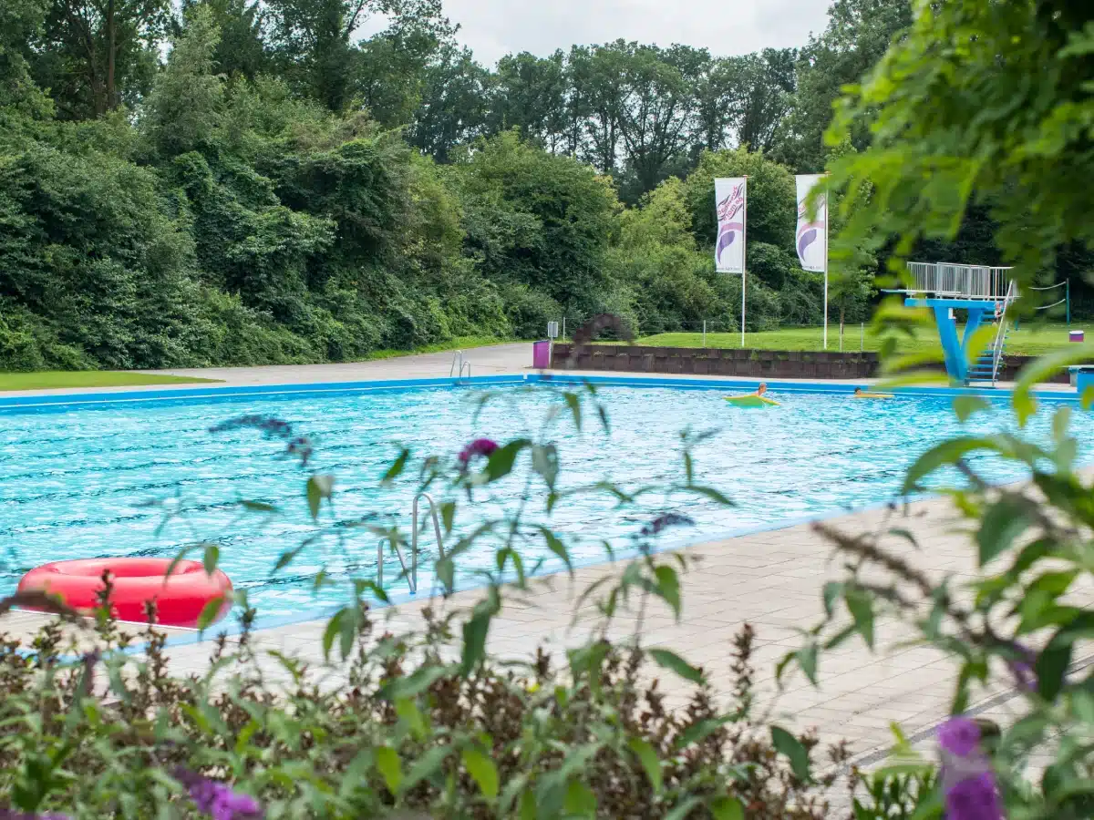 aparthotel delden buiten zwembad